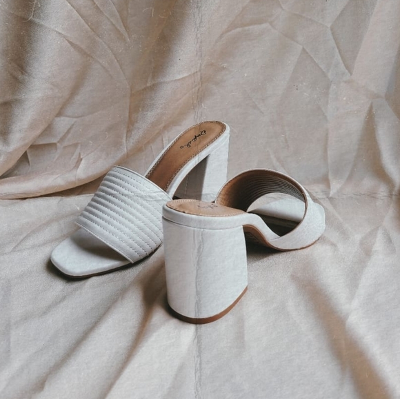 🚨LAST PAIR// White mule - Picture 4 of 4